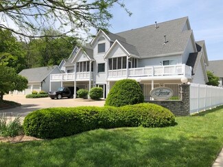 1268 S College Mall Rd Unit D4, Bloomington, IN 47401