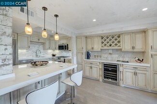 1300 Singingwood Ct Unit 2, Walnut Creek, CA 94595