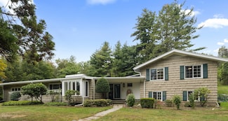 46 Tumblebrook Rd, Woodbridge, CT 06525