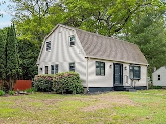 11 Lawson Dr, Easthampton, MA 01027