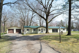 3222 E Houghton Lake Dr, Houghton Lake, MI 48629