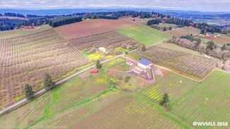 18350 NE Fairview Dr, Dundee, OR 97115