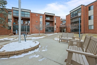 1800 Riverwood Dr Unit 303, Burnsville, MN 55337