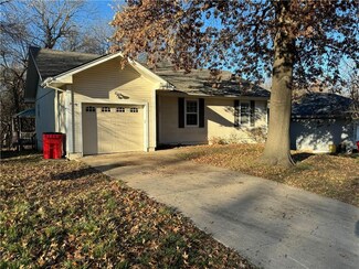 502 SE 21st St, Oak Grove, MO 64075