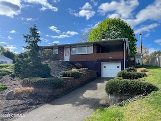 1704 W Mulberry St, Coal Township, PA 17866