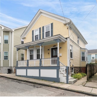 11 Ann St, Newport, RI 02840