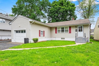 37 Prospect St, Garnerville, NY 10923