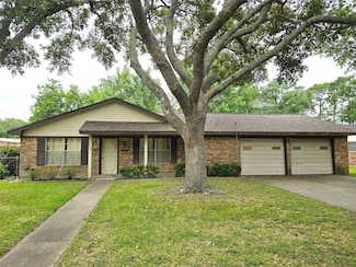 1205 Appling St, El Campo, TX 77437