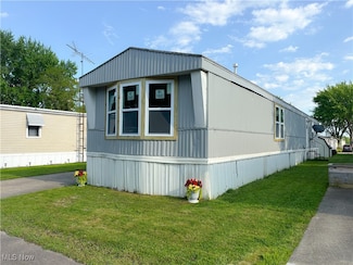 11 Redwood St, Beloit, OH 44609