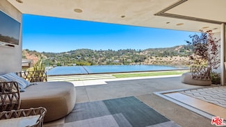 7551 Hermes Dr, Los Angeles, CA 90046