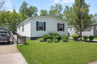 29878 Meadow Ln, Gibraltar, MI 48173