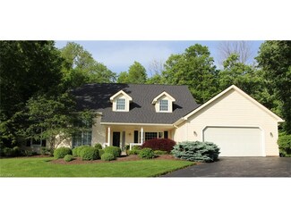 118 Waverly Ln, Chagrin Falls, OH 44022