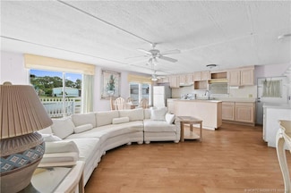 144 SE Tudor Ct, Stuart, FL 34994