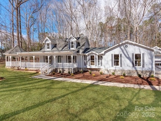 107 Rutledge Rd, Mount Holly, NC 28120