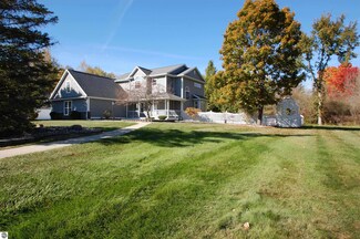 2368 Birchcrest Dr, West Branch, MI 48661