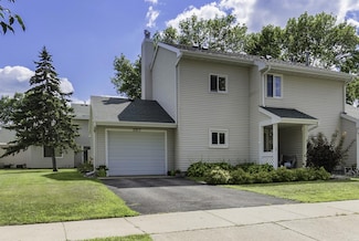 2517 Stockinger Dr, Saint Cloud, MN 56303
