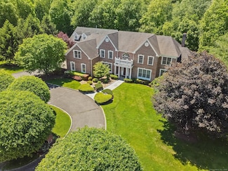 6 Pond View Dr, Newtown, CT 06470