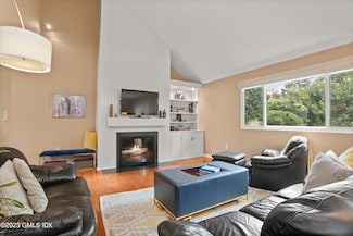 18 E Lyon Farm Dr Unit 18e, Greenwich, CT 06831