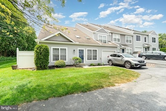 72 Courtyard Dr, Carlisle, PA 17013
