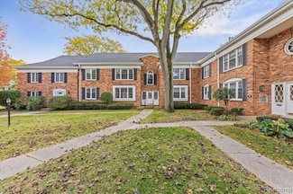 750 Trailwood Path Unit B, Bloomfield Hills, MI 48301