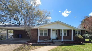 809 Ridgeway St, Florence, AL 35630