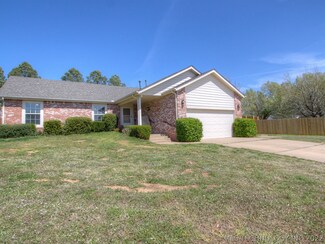 1212 W Laredo St, Haskell, OK 74436