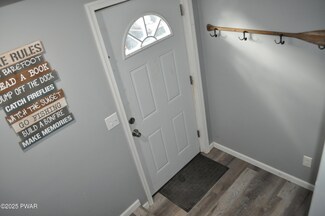 25 Lizzy Ln Unit 1st floor, Waymart, PA 18472