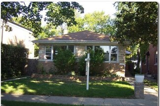 1611 Dobson St, Evanston, IL 60202