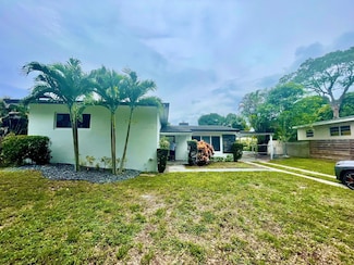 1079 W Country Club Cir, Plantation, FL 33317