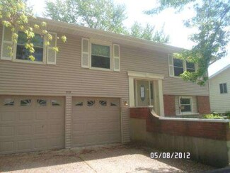 1135 Englewood Rd, Hoffman Estates, IL 60169