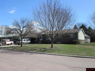 1100 1100 N 8th St, St. James, MN 56081