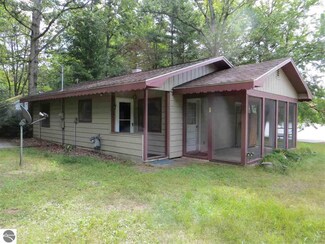 2156 N Shore Dr, Prescott, MI 48756