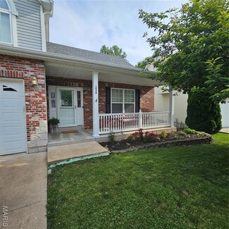 1028 Winter Lake Dr, Fenton, MO 63026
