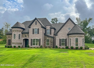 261 Poplar Ln, Holly Springs, MS 38635