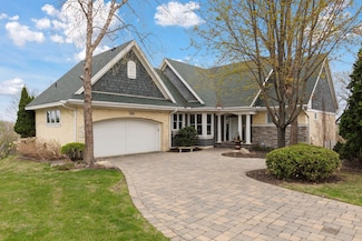 1360 Skyline Dr, Golden Valley, MN 55422