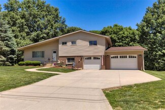 515 Crescent Dr, Carlisle, IA 50047