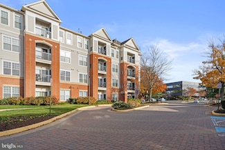 3851 Aristotle Ct Unit 1-402, Fairfax, VA 22030