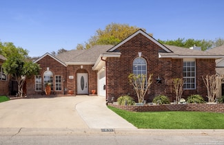 6615 Morning Shadow Ln, San Antonio, TX 78256