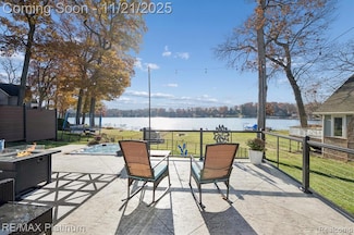 4009 Highcrest Dr, Brighton, MI 48116