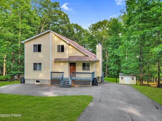 180 Forest Ridge Dr, Hawley, PA 18428