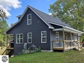 8778 Edgewater Dr, Stanwood, MI 49346