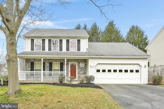39 Manor Oaks Dr, Millersville, PA 17551