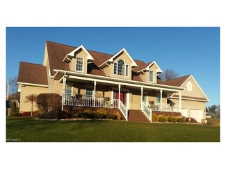 242 Castle Dr, Bloomingdale, OH 43910