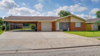 340 W 17th St, Port Arthur, TX 77640
