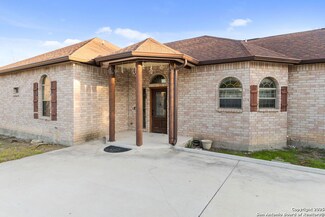 319 County Road 386, San Antonio, TX 78253