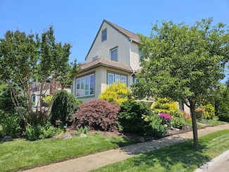 512 Marcellus Rd, Williston Park, NY 11596
