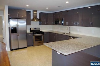 12 Wadsworth St Unit 2, Wallington, NJ 07057