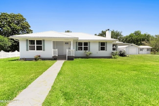 423 Ballentine St, Bay Saint Louis, MS 39520
