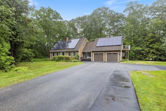 39 Solomon Dr, Gorham, ME 04038