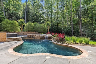 1009 Seminole Dr, Waxhaw, NC 28173